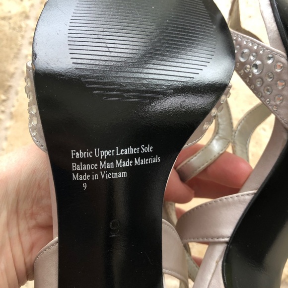 Lulu Townsend silver strapped heel, size 9, never worn - Picture 5 of 5